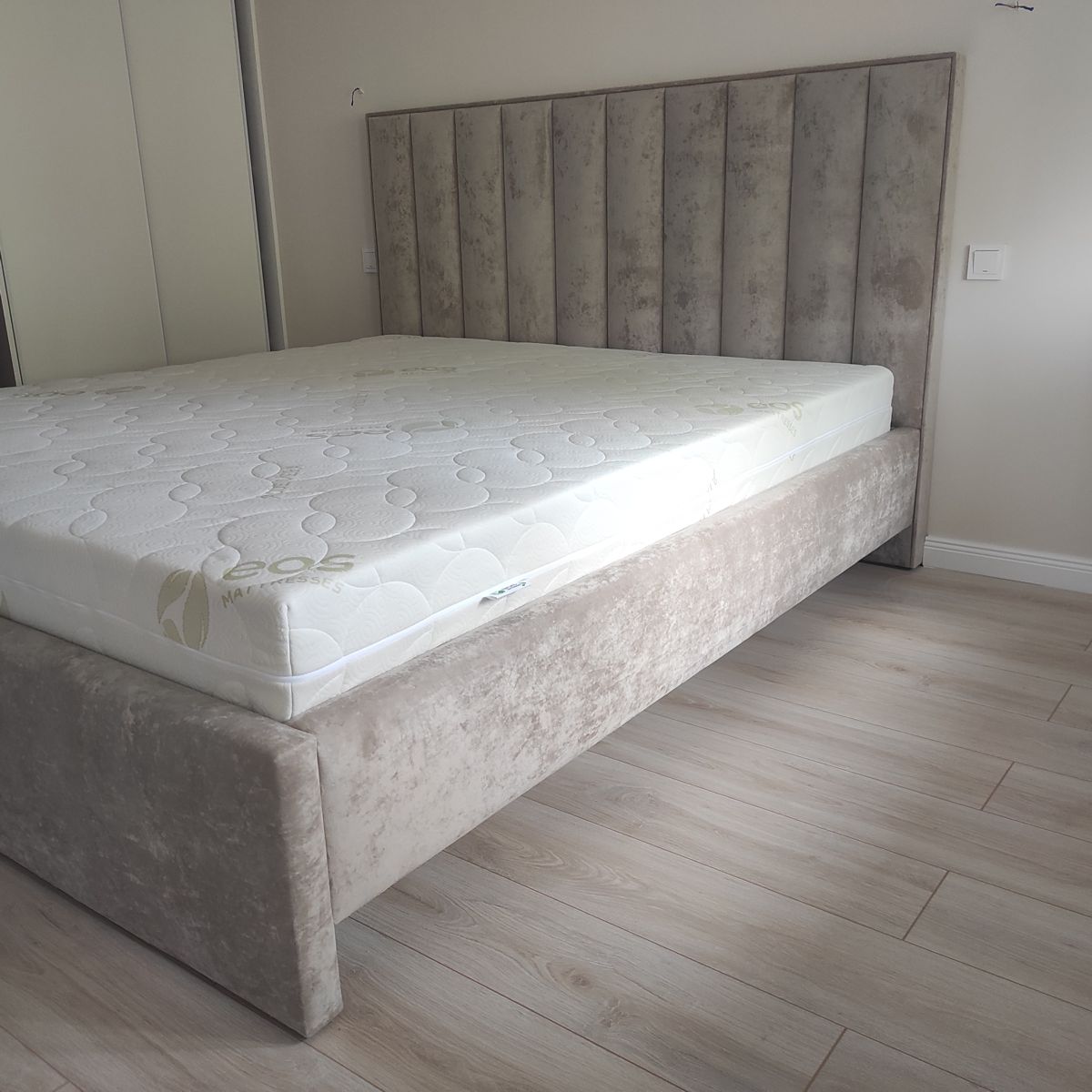 Кровать изножье в пол